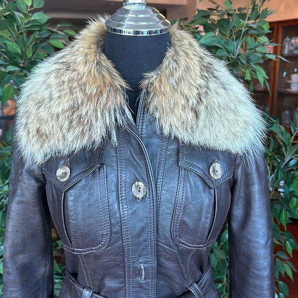 Gorgeous Vintage Size XS Brown Leather Bomber Jacket with Fox Fur Collar & Belt - Picture 3 of 15
